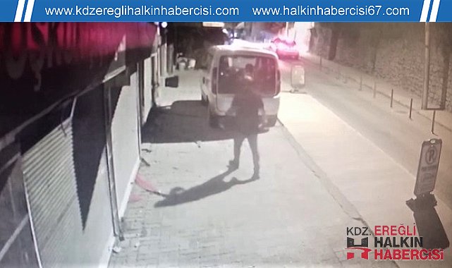 Dükkanlara zarf içinde siftah parası bırakan hayırsever güvenlik kamerasına yakalandı