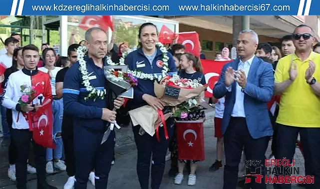 Dünya üçüncüsü olan milli boksör Güneri'ye coşkulu karşılama