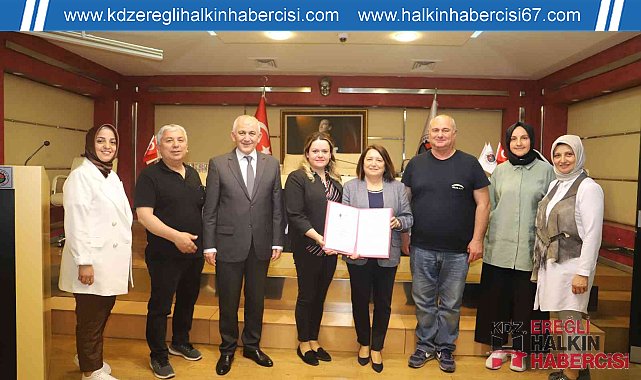 Saniyede Kadın Eli'ne Delta Çoraptan destek