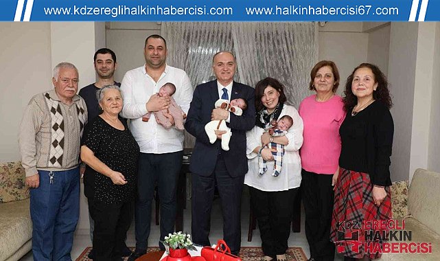 Başkan Özlü'den üçüz bebeklere sürpriz ziyaret