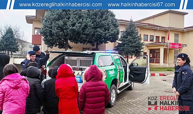 Sevgi evinde kalan çocuklar jandarma ile buluştu