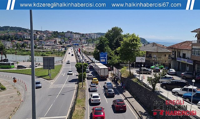 Bayram dönüşü uzun araç kuyruğu
