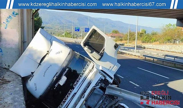 Hafriyat kamyonu bariyerlere saplandı: 1 yaralı