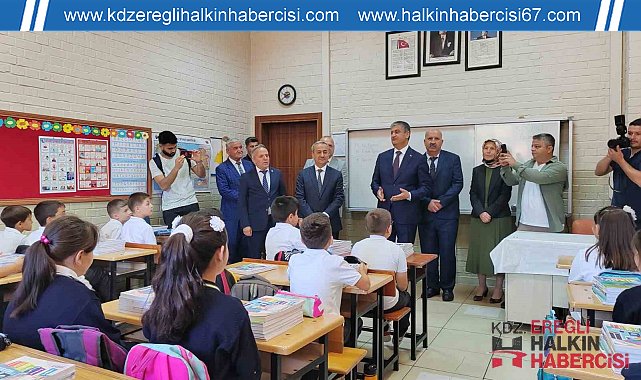 İlkokul öğrencisinin Vali Yavuz'dan ilk talebi 'Deve-cüce' oynamak oldu