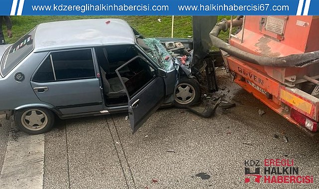 Otomobil çekiciye çarptı: 3 yaralı