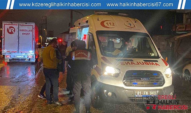 Servis minibüsü ile otomobil çarpıştı: 2 kişi yaralandı