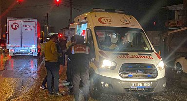 Servis minibüsü ile otomobil çarpıştı: 2 kişi yaralandı