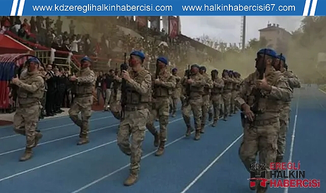 Vatandaşlar Komandoları ayakta alkışladı ...