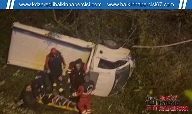 Kamyonet 7 metre yüksekten uçtu ...