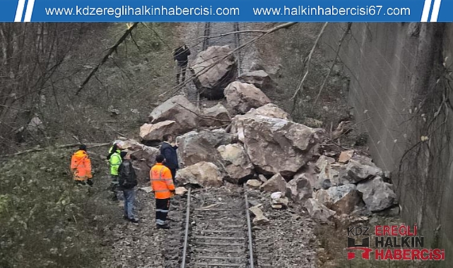 Dev kayalar demir yolunu kapattı!