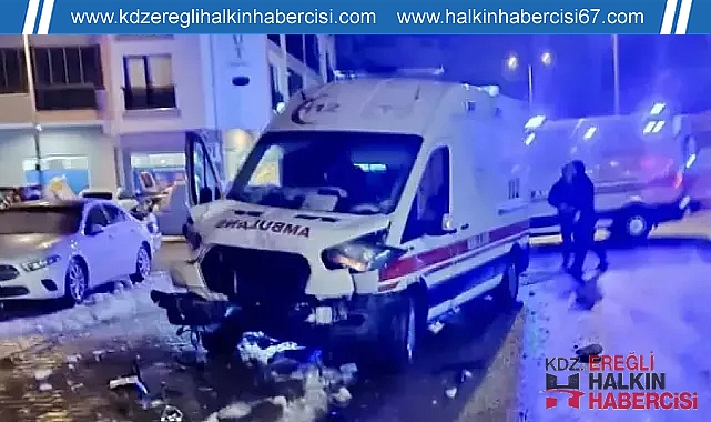 Hasta taşıyan ambulans ile otomobil çarpıştı; 8 yaralı