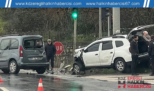 Kdz.Ereğli'de İki otomobil çarpıştı!