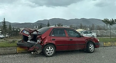 Çaldığı otomobil ile kaza yaparak olay yerinden kaçtı!