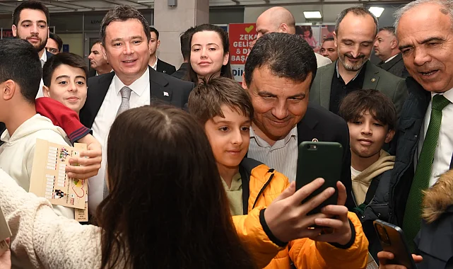 Bursa Kitap Fuarı'nda Osmangazi standına büyük ilgi
