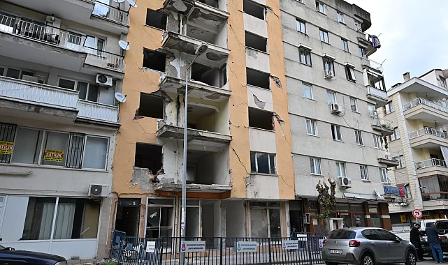 Manisa Şehzadeler'de riskli bina için harekete geçildi