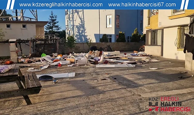 Sinir krizi geçirip, evindeki eşyaları sokağa attı