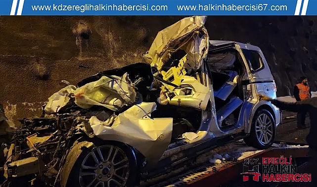 TİCARİ ARAÇ KAMYONA ÇARPTI: 2 KİŞİ ÖLDÜ ...