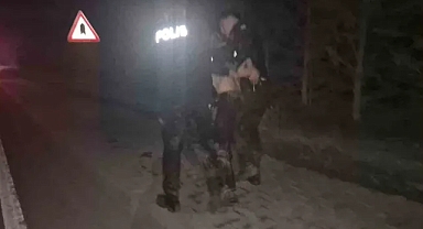 KİMLİK KONTROLÜNDEN KAÇTI; SÜRÜCÜ VE İKİ POLİS ÇAMURA SAPLANDI