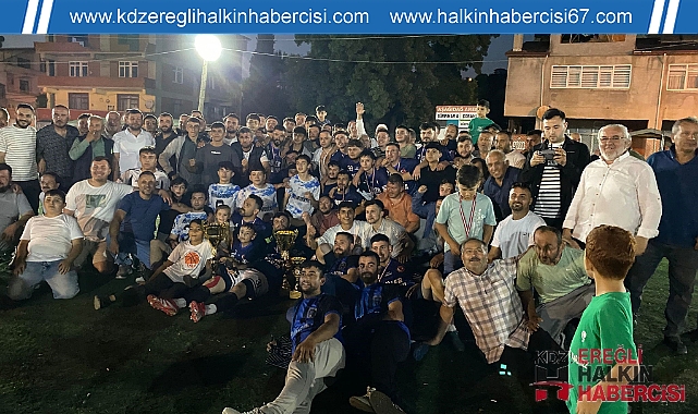 Geleneksel Futbol Turnuvasında Şampiyon Takım Cami İçin Bağışta Bulundu...