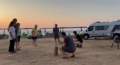 “Kütüğe çivi çakma” etkinliği ise eğlenceli görüntülere sahne oldu...
