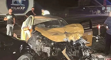 Taksi Hurdaya Döndü; 1 Ağır Yaralı