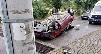 Kayganlaşan yolda takla atıp ters döndü!