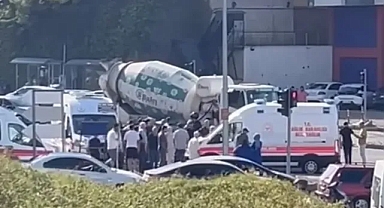 Motosiklet beton mikserinin altında kaldı ...