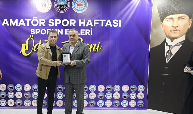 Ağrı'da OGC Genel Başkanı Nihat Aydın'a 'sporun enleri' ödülü