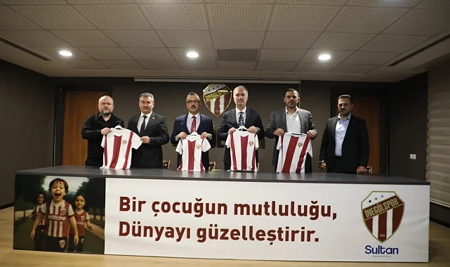 Bursa İnegöl'den 60 bin öğrenciye forma ve eşofman kampanyası