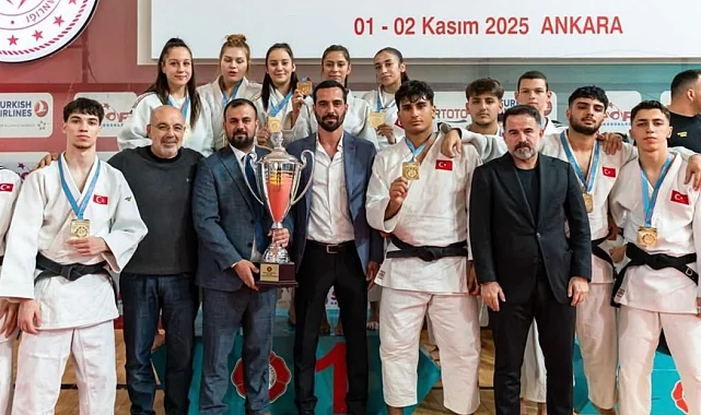 İzmir'in judocuları yenilgisiz şampiyonluğa ulaştı