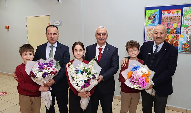 Gebze'de yarıyıl karneleri Sultan Ayhan İlkokulu'nda dağıtıldı