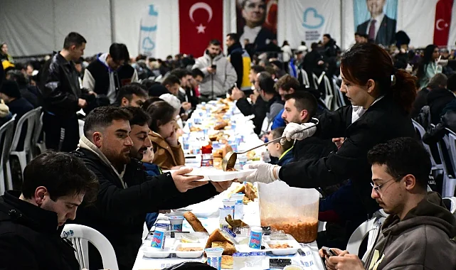 Balıkesir'de iftar çadırı vatandaşları buluşturuyor