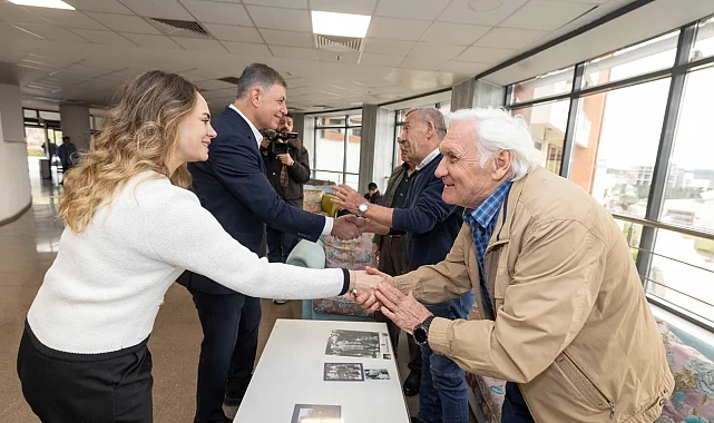 Başkan Tugay İzmir'de huzurevi sakinleriyle bayramlaştı