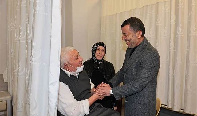 Denizli'de bayram mesaisindeki personele ve hastalara ziyaret