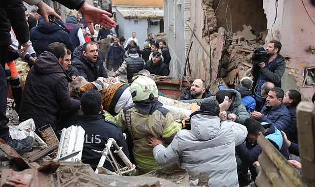 Fatih'te son durum: 1 ölü, 10 yaralı!