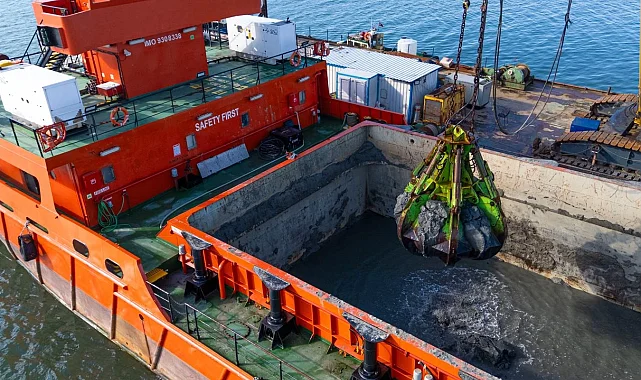 İzmir Körfezi'nden 1 milyon ton çamur çıkarıldı