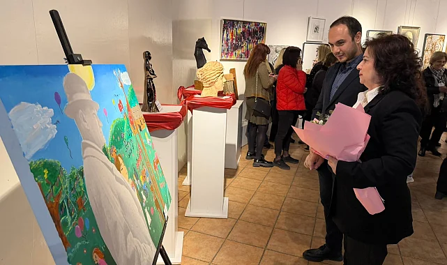 İzmit'te 'Ve kadın dokununca' sergisi kapılarını açtı