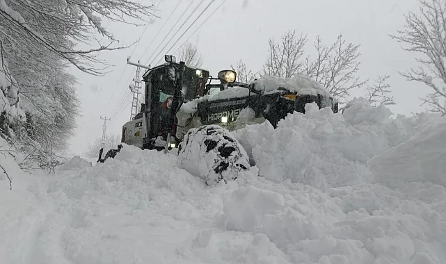 Ordu'da Büyükşehir ekipleri karla mücadelede sahada