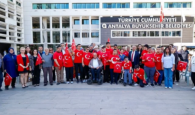 Antalya'da özel bireyler bir günlüğüne asker oldu