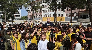 Başkan Altay Mezun Olduğu Selçuk İlkokulu'nda Öğrencilerle Buluştu