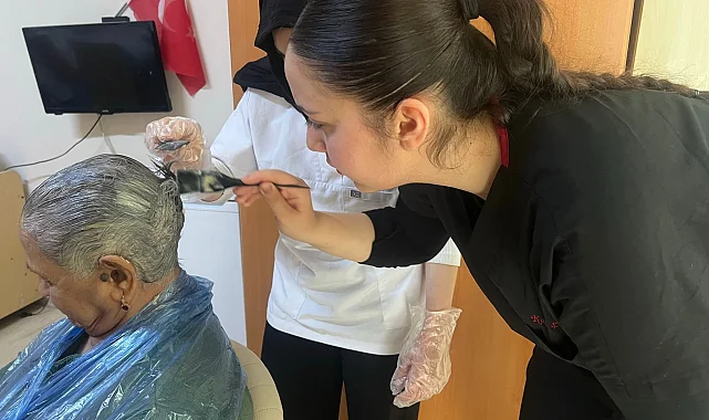 Bursa'da meslek lisesi öğrencilerinde huzurevinde anlamlı dokunuş