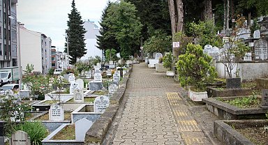 Giresun'da mezarlıklar bayrama hazır