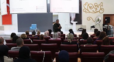 İzmit'te gençler yapay zeka geleceğini konuştu