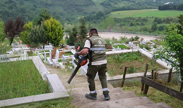 Kocaeli'de şehitlik ve mezarlıklar bayrama hazır