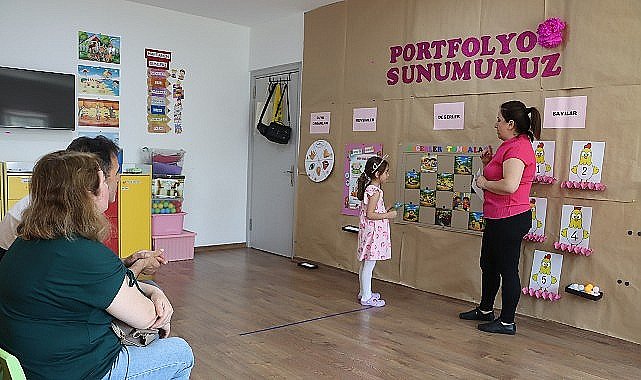Maltepeli minikler çalışmalarını anne ve babalarına sergilediler