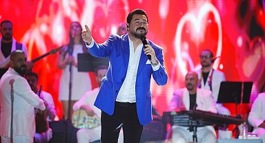 Mersin'de 9 günlük festivalin finali Serkan Kaya ile oldu