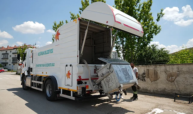 Ankara Keçiören'de konteynerler tek tek yıkanıyor