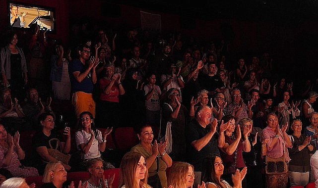 Ayvalık Belediye Tiyatrosu'nun Yeni Oyunu “Araftasınız