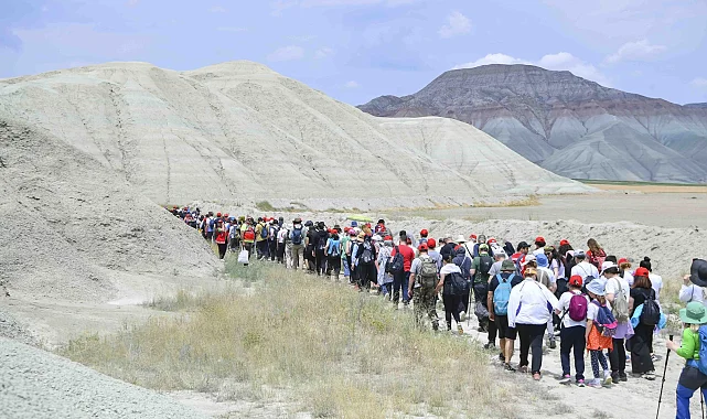 Başkentliler Nallıhan Kız Tepesi'nde doğayla buluştu