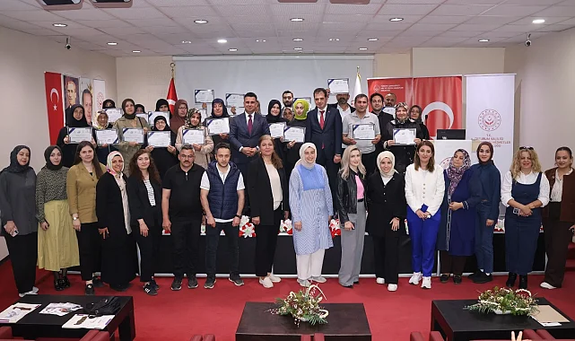 Erzurum'da "Benim Köklü Ailem" projesinde sertifika sevinci